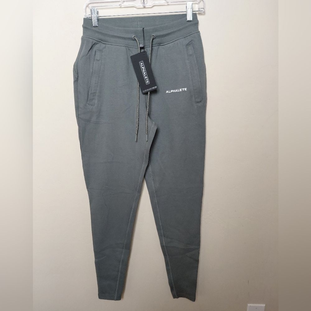 Alphalete essential core jogger women's Size Small NWT Gray
